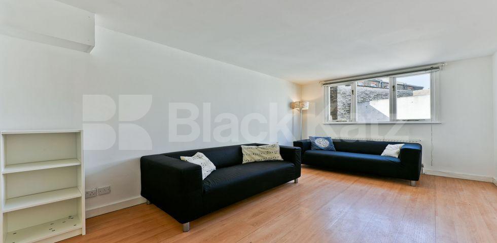 			UNDER OFFER , 4 Bedroom, 1 bath, 1 reception Mews House			 Heritage Place, Earlsfield